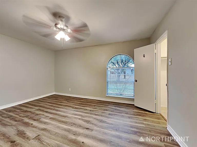 1504 Carnation Dr — Photo 10