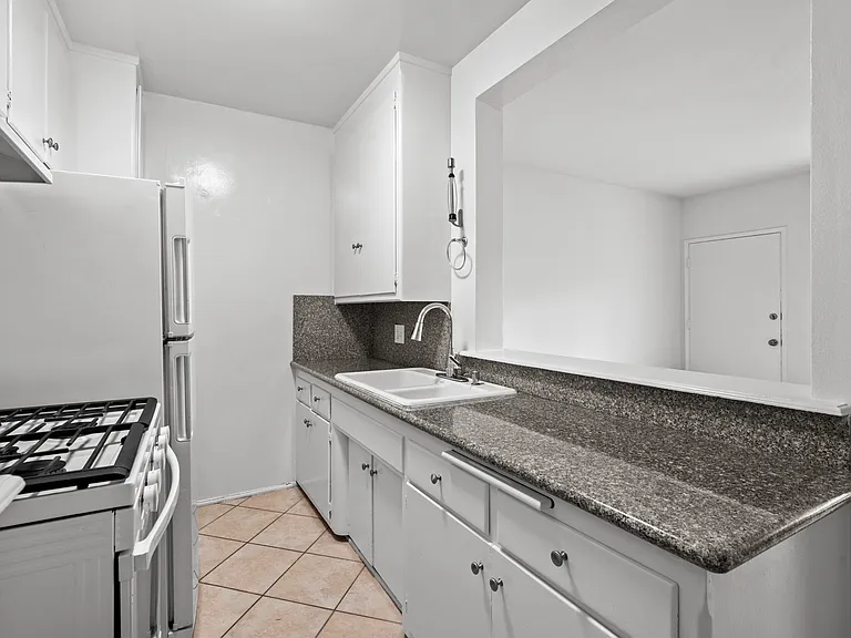 147 N La Peer Dr #6 — Photo 10
