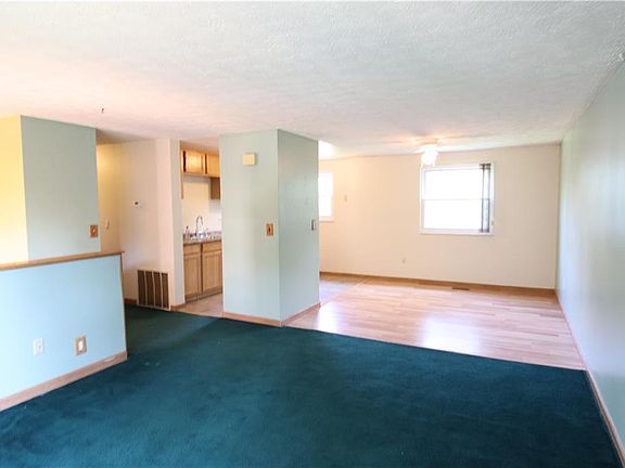 5th image of 58 Close Hollow Dr