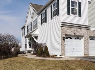 340 Gazebo Ln, Lombard, IL 60148