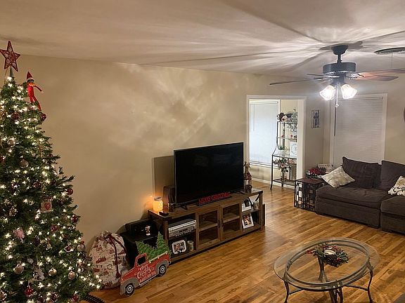 4th image of 627 Dunn St