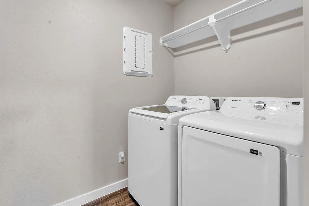 3 bed, 2.0 bath, 1120 sqft, $2,250 — Photo 2