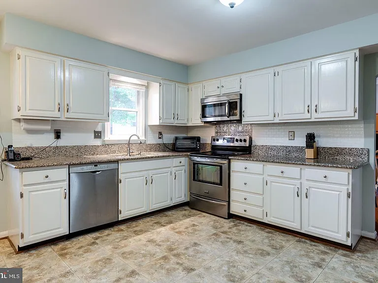 8019 Daffodil Ct — Photo 9