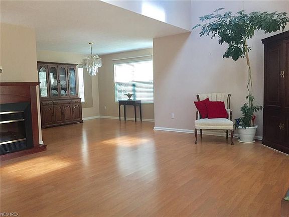 3rd image of 641 Brittany Ct