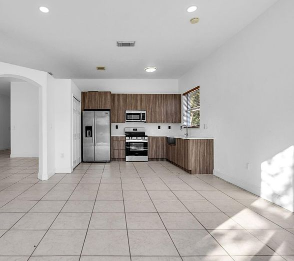 1st image of 8836 NW 168th Ln