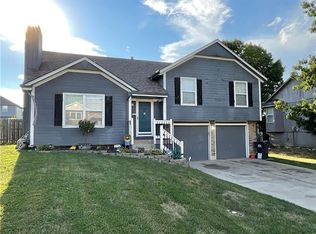 426 Montana Ridge Dr, Grain Valley, MO 64029