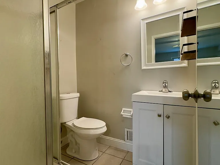 11 Warren Lodge Ct #B — Photo 4