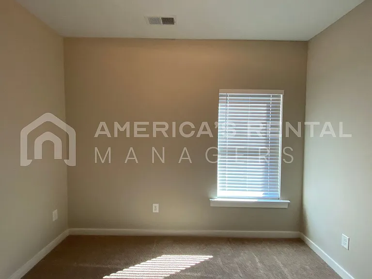 535 Troubadour Ln — Photo 16