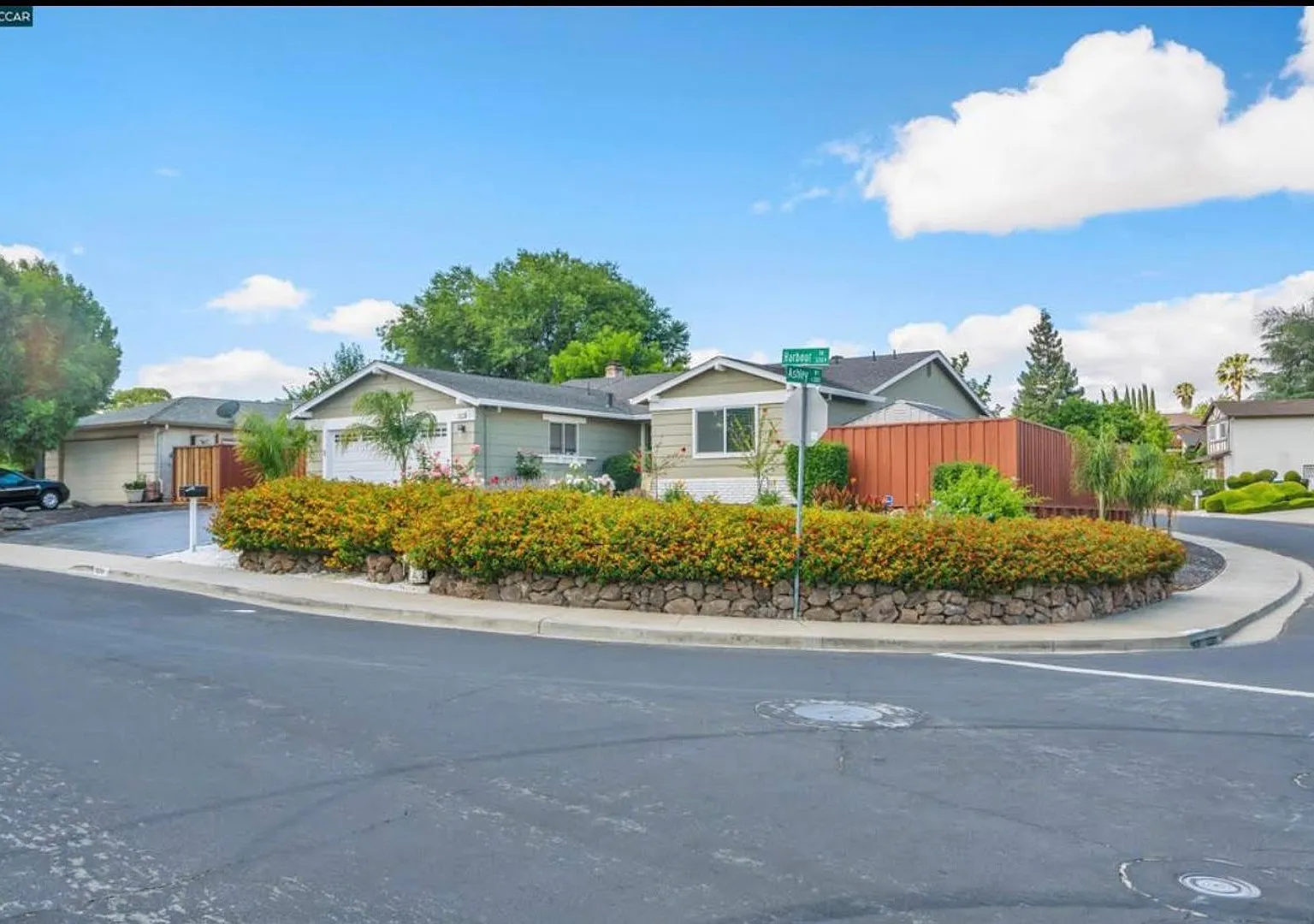 Gorgeous Remodeled 3 Bedroom Home with Solar & RV Parking — Photo 2