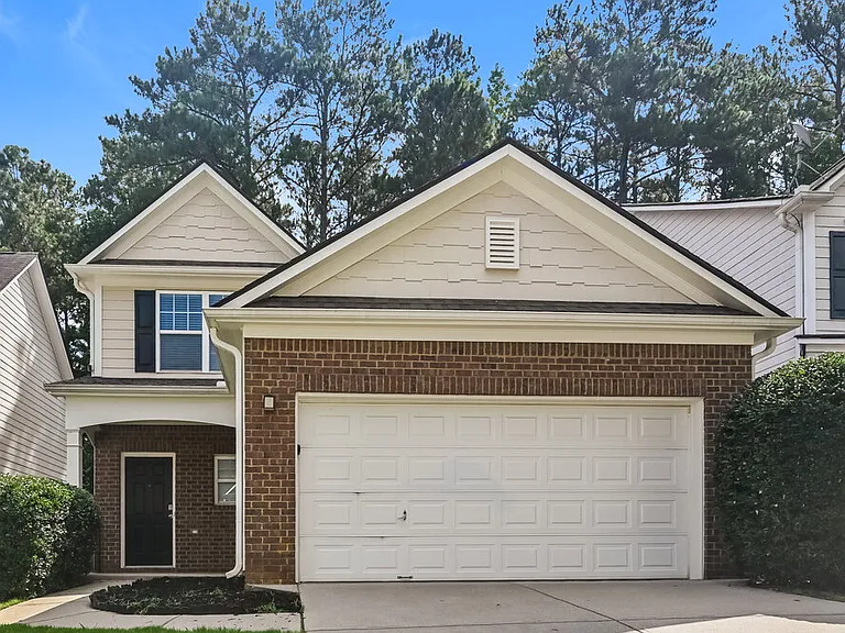 114 Creekwood Trl — Photo 1