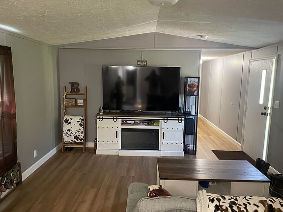 5th image of 2003 Centerville Rd