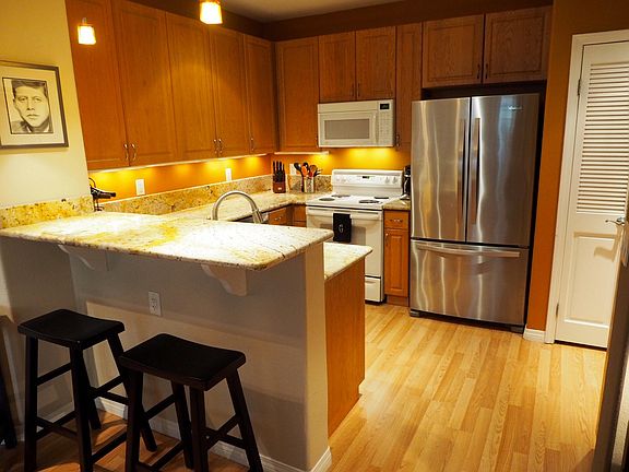3rd image of 1601 India St Unit 112