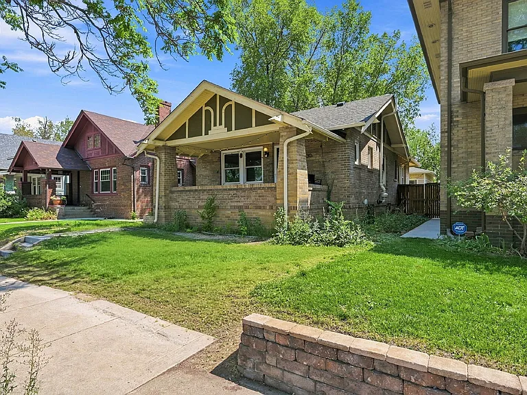 2630 N York St — Photo 33