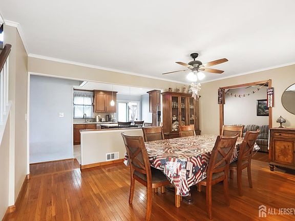 3rd image of 354 Colonia Blvd