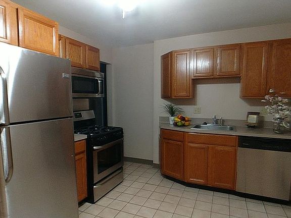 2nd image of 3411 Grovewood Ave