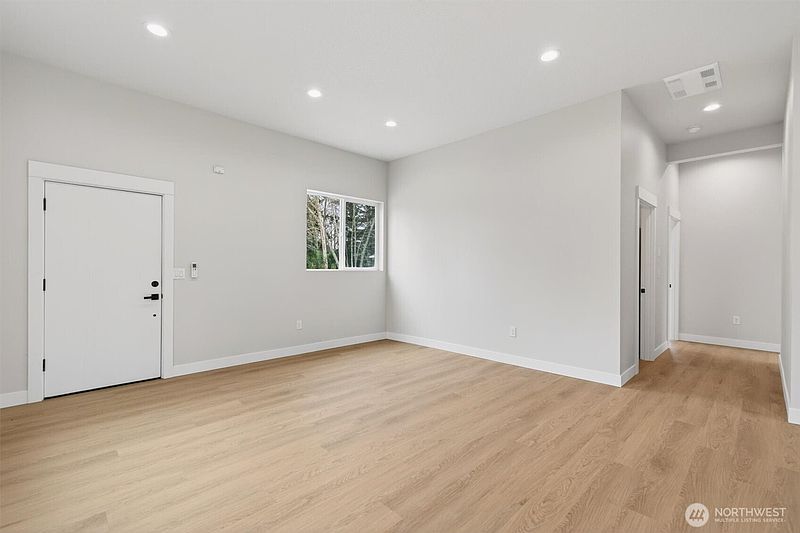 3rd image of 11 Sun Crest Lane