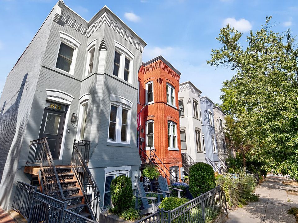 Beautiful Victorian rowhouse with just one unit above