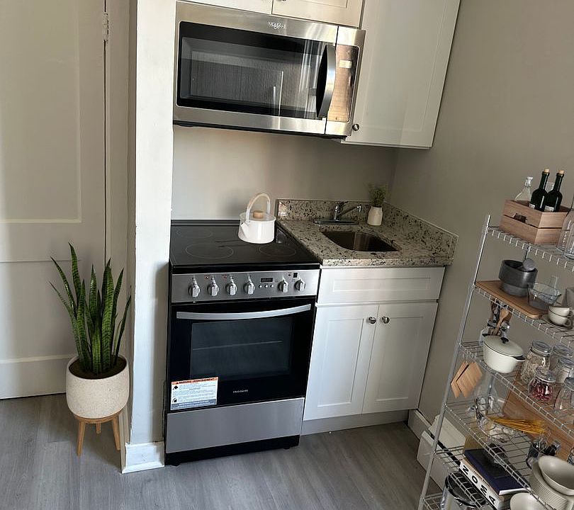 2nd image of 218 W Monument St #7