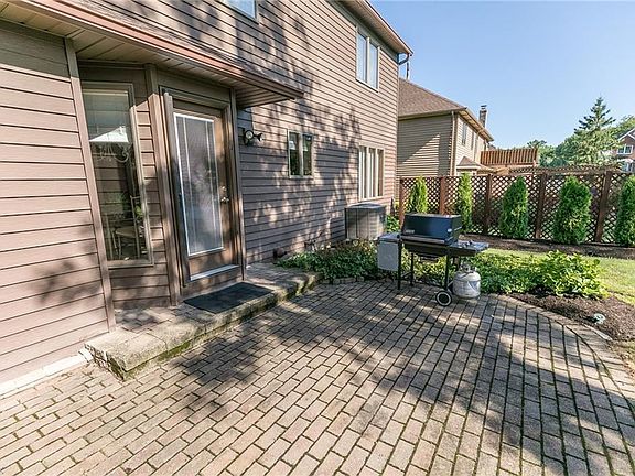3rd image of 14751 Regency Dr