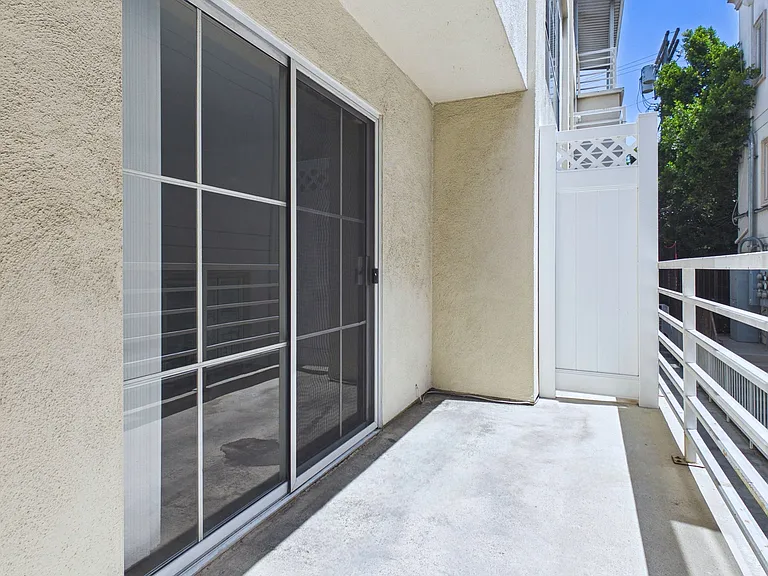 Manning Avenue — Photo 12