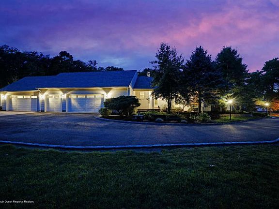 5th image of 1724 Cathedral Ct