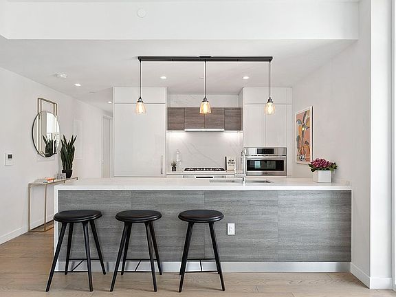 4th image of 505 W 43rd St APT 7F