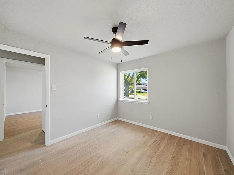 7530 Millbrae Ln — Photo 10