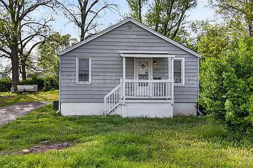 3219 Royalton Ave Photo 1