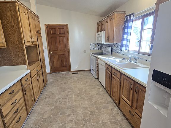 4th image of 7930 Conifer Dr