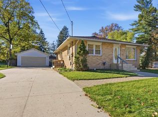 715 Smith Rd, Midland, MI 48640