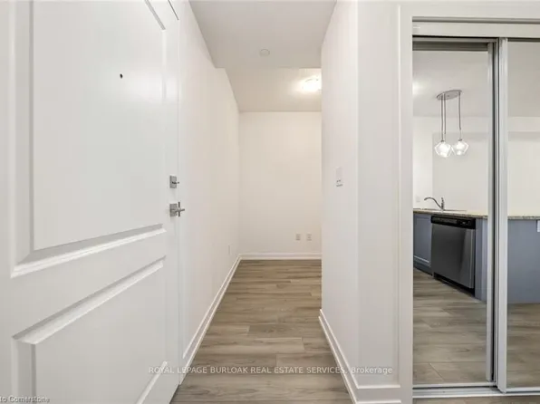 460 Dundas St E, Hamilton, ON