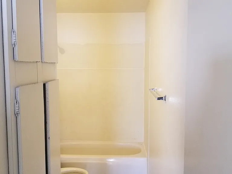 Zodiac Apartments — Photo 4