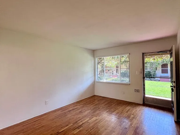 1632 Diamond St — Photo 8