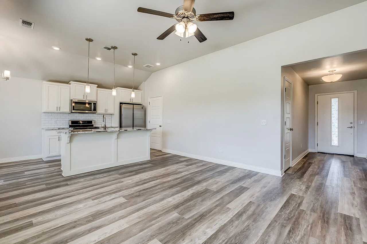3 bed, 2.0 bath, 1197 sqft, $1,845 — Photo 3