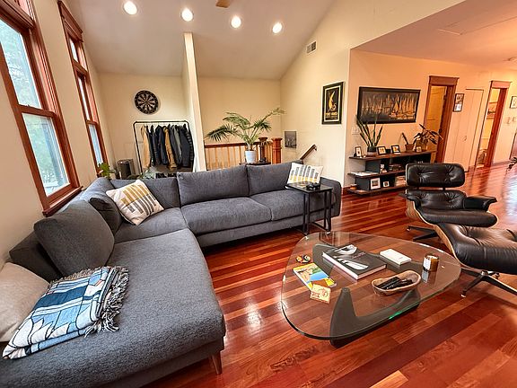5th image of 2847 N Sacramento Ave #2