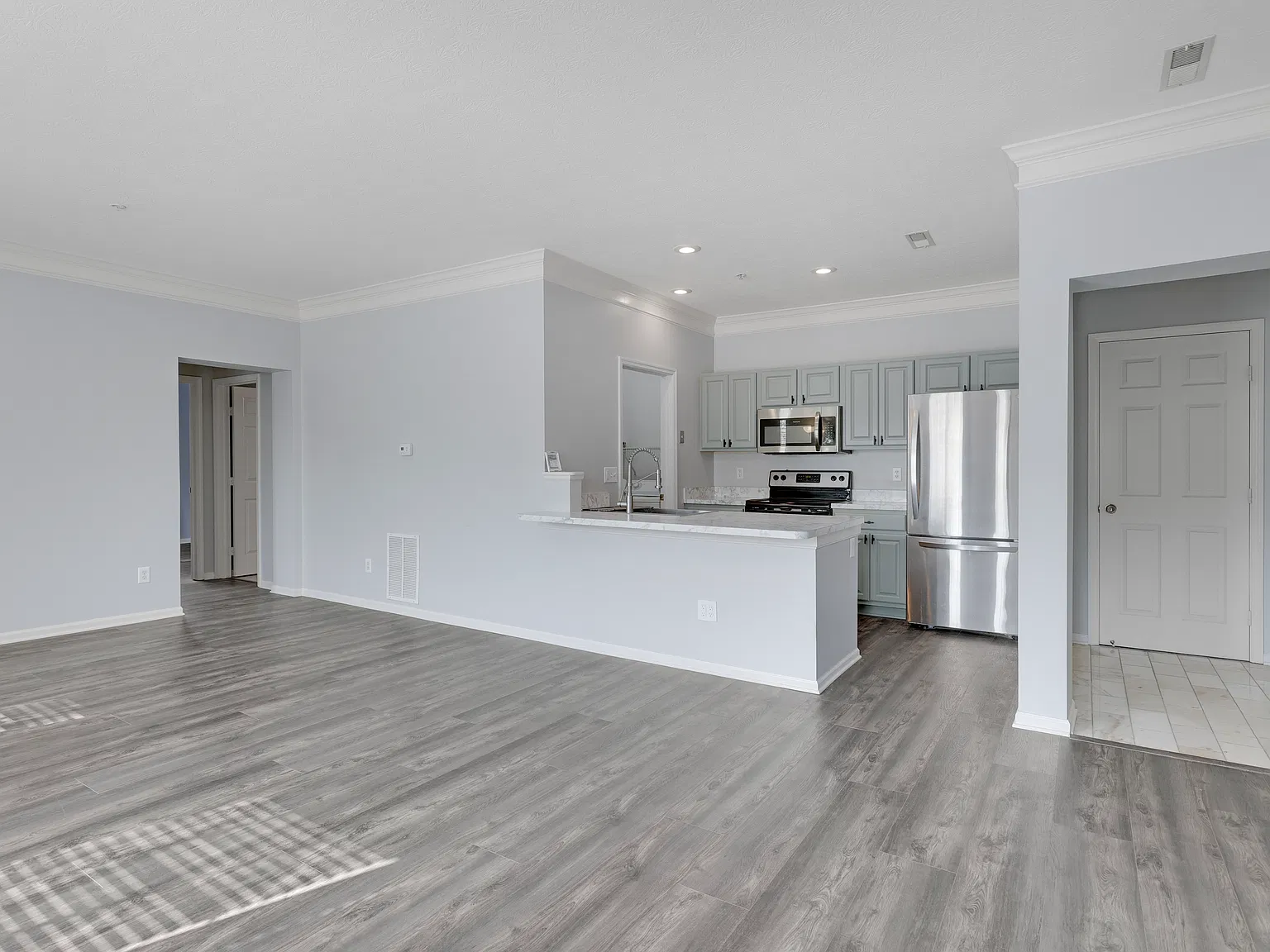 1 bed, 892 sqft, $1,450 — Photo 1