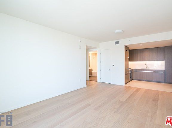 5th image of 889 Francisco St Unit 1010