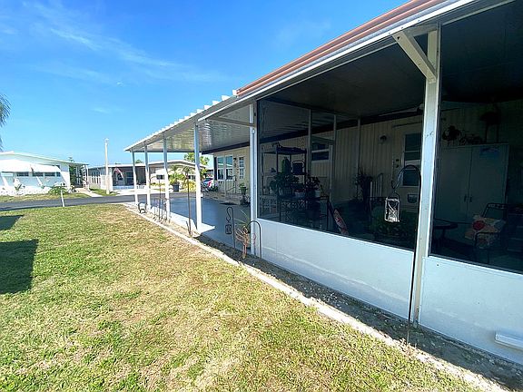 4th image of 156 Sanibel St