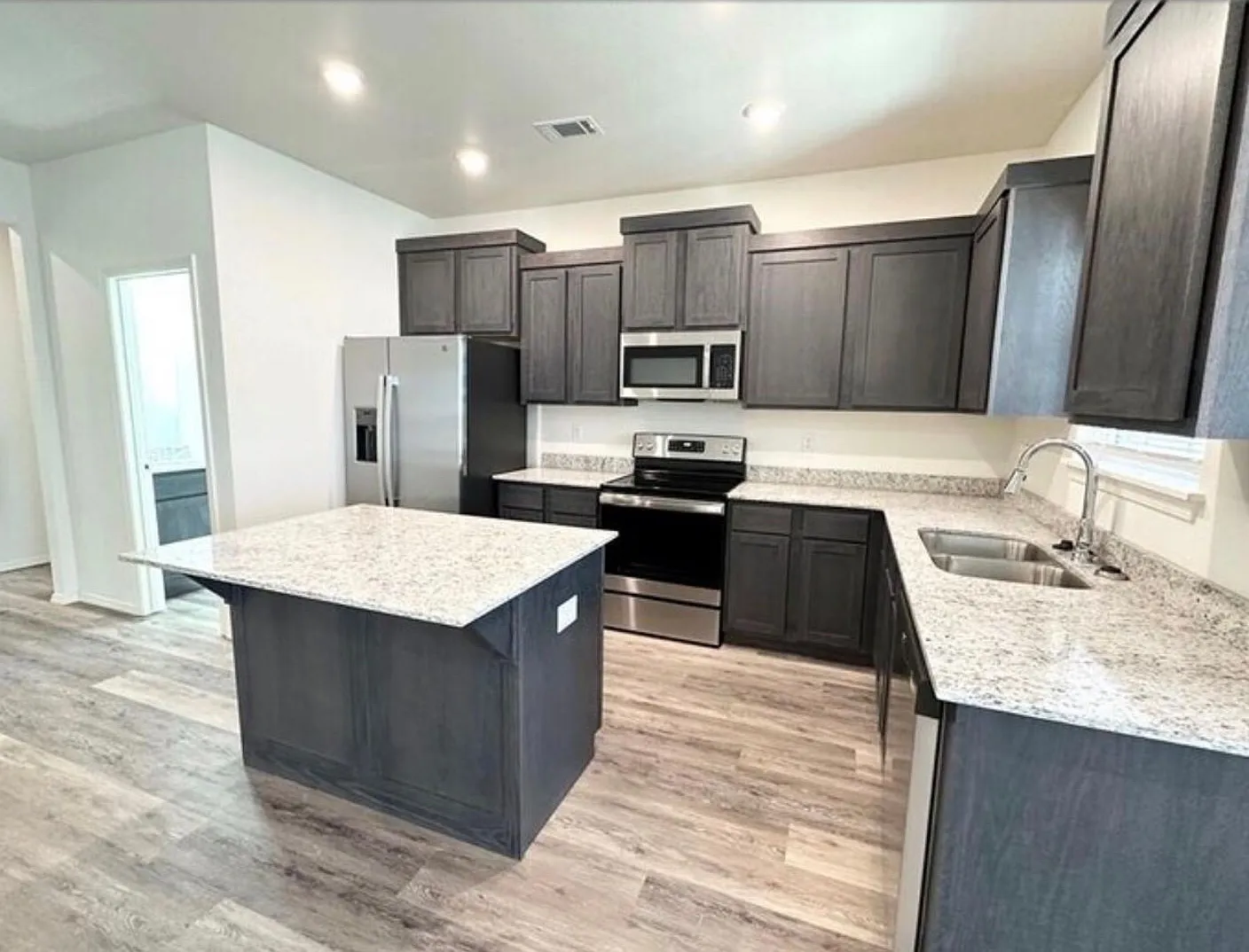 4235 W Santa Fe Street — Photo 4