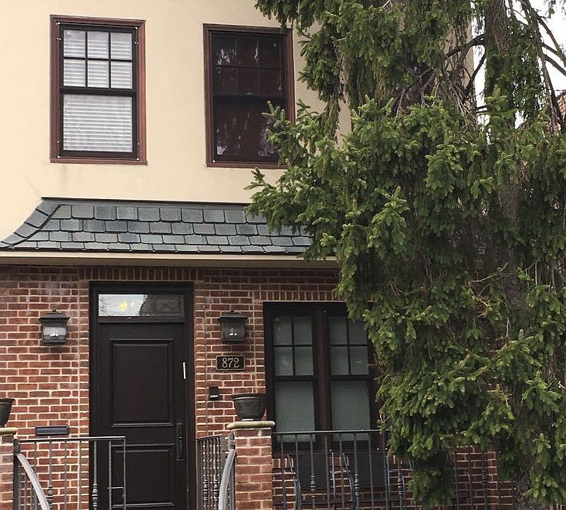 1st image of 872 E 13th St
