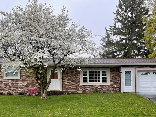 2575 Manor Dr, Hollidaysburg, PA 16648