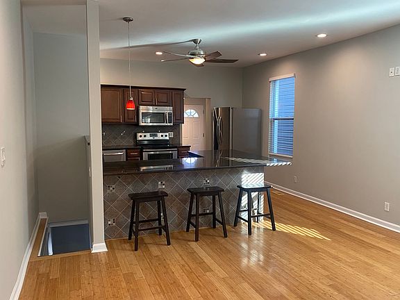 3rd image of 5029 Daggett Ave
