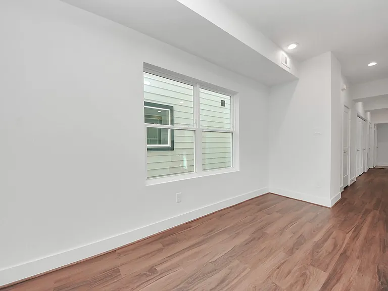 611 E 39th St #D — Photo 10