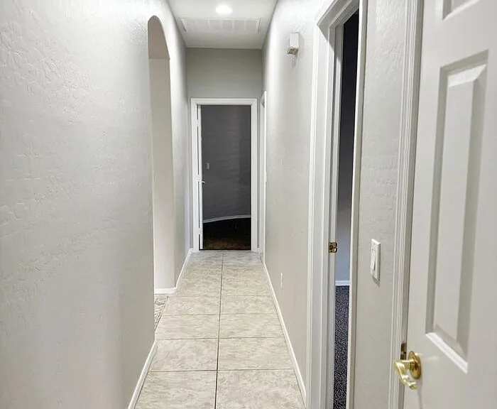 2421 W Ellis St — Photo 22