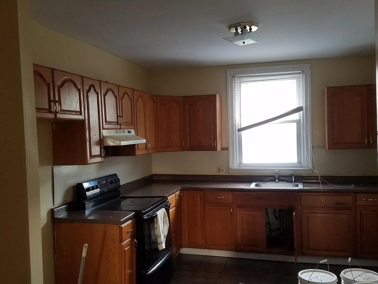 564 E Cheltenham Ave — Photo 3