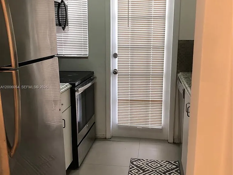 911 Meridian Ave #105 — Photo 3