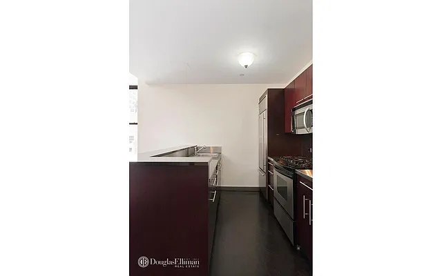 Rented by Douglas Elliman | media 16