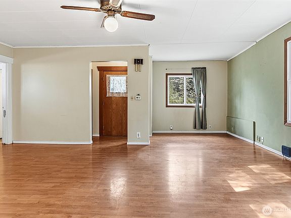 3rd image of 11653 Glendale Way S