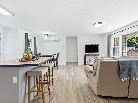 5th image of 506 S 7th St