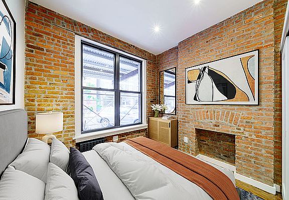 3rd image of 208 W 20th St APT 1A